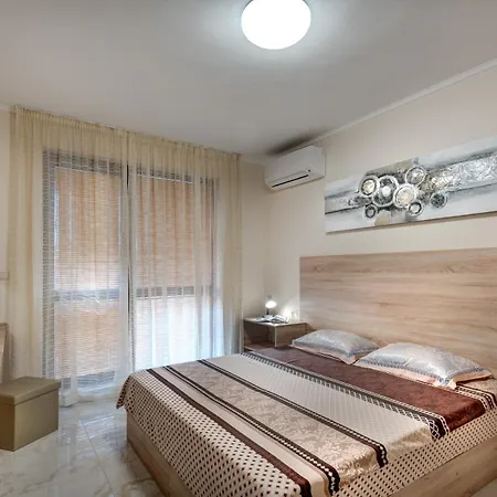 מלון דירות Poseidon Vip Club Balneo & 4*