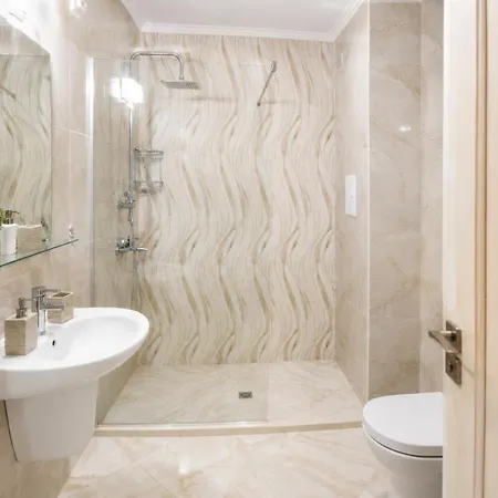 Poseidon Vip Club Balneo & アパートホテル 4*