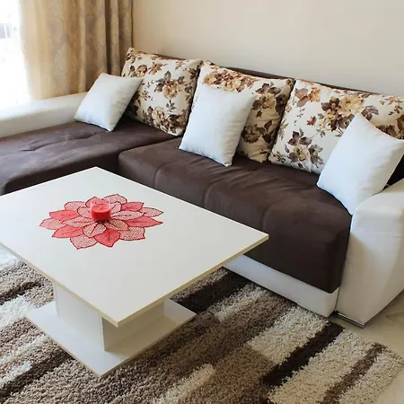 מלון דירות Poseidon Vip Club Balneo & נסבר