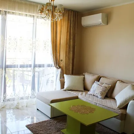 מלון דירות Poseidon Vip Club Balneo & נסבר