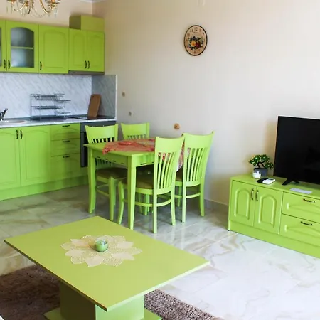 Poseidon Vip Club Balneo & מלון דירות נסבר