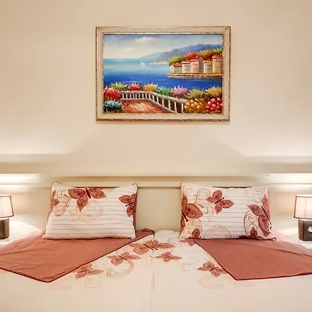 Poseidon Vip Club Balneo & נסבר