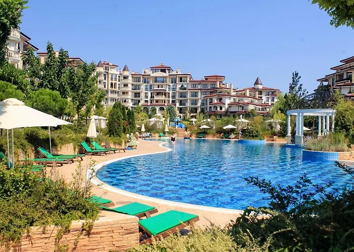 Poseidon Vip Club Balneo & アパートホテル 4*